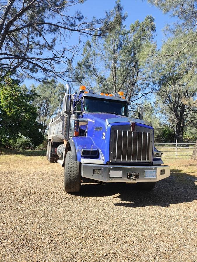 Used 2016 Kenworth T800 Day Cab Truck • Heavy-Duty Diesel