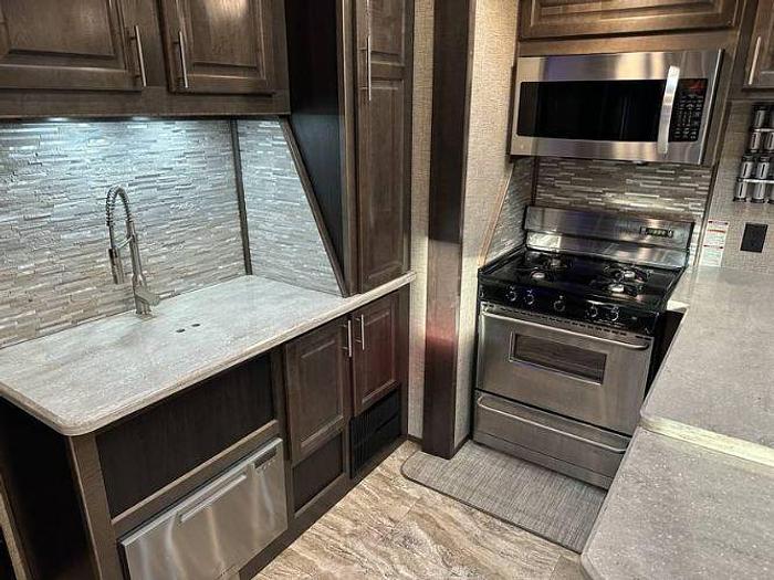 Used 2021 Luxe 48FB Fifth Wheel Toy Hauler