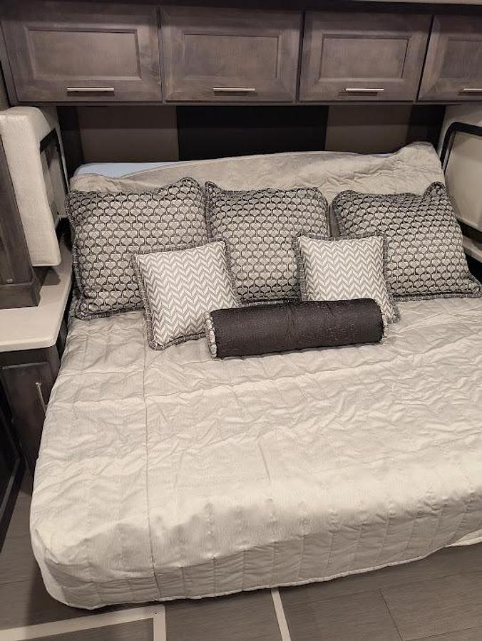 Used 2022 Thor Palazzo 37.4