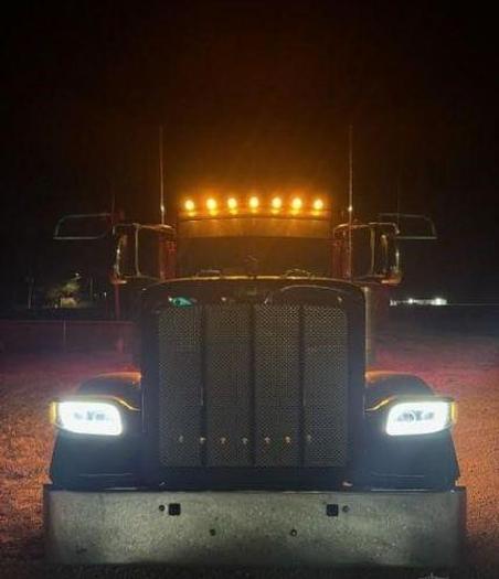 Used 2015 Peterbilt 389 Glider Kit