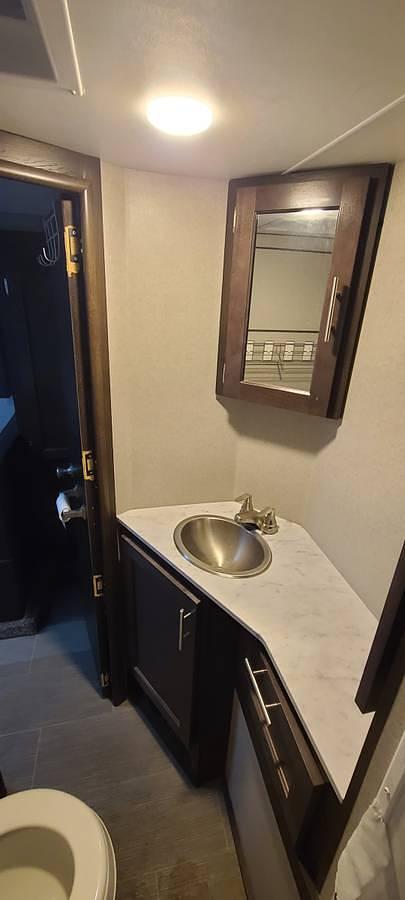 Used 2021 Adventurer Eagle Cap 1165