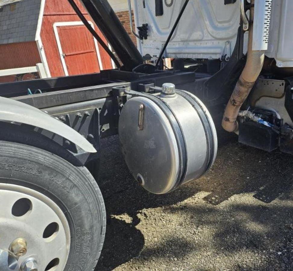 Used 2017 Freightliner Cascadia 125