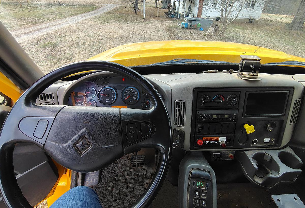 Used 2011 Petersen TL3 Lightning Loader Grapple Truck