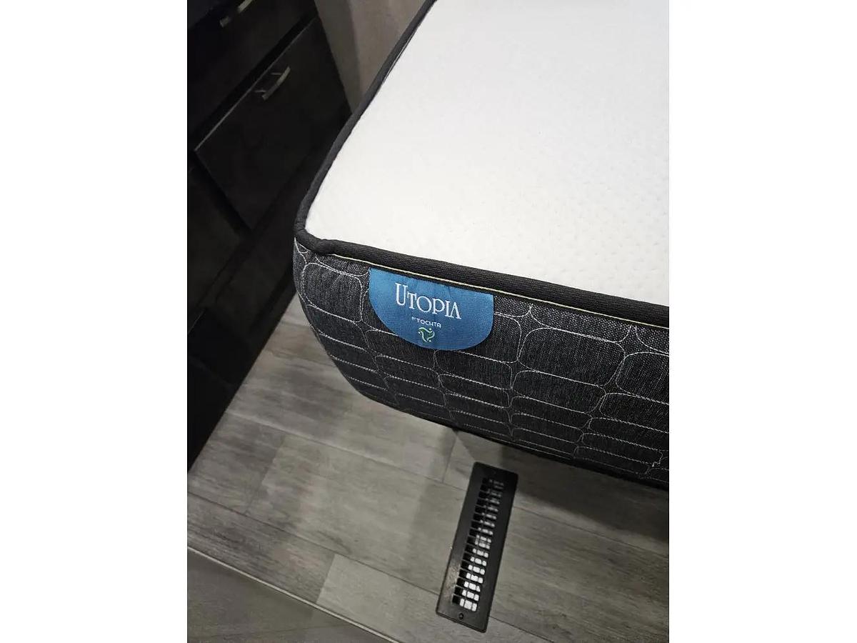 Used 2022 Dynamax Isata 5 30FW