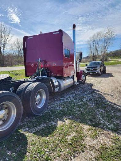 Used 2023 Peterbilt 389