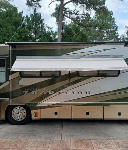 Used 2004 American Coach American Tradition 40J