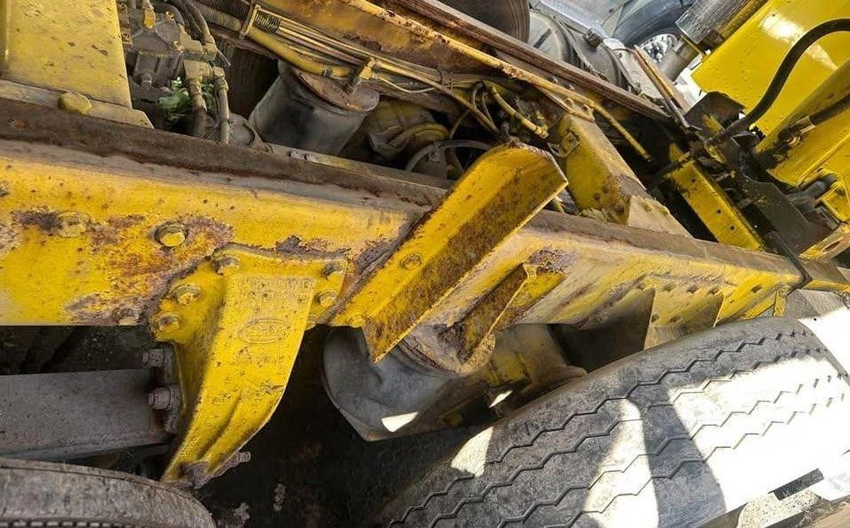 Used 2000 PETERBILT 379 Dump Truck