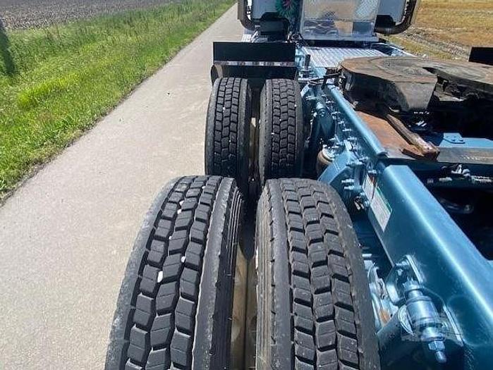 Used 2013 Freightliner Coronado 122 SD