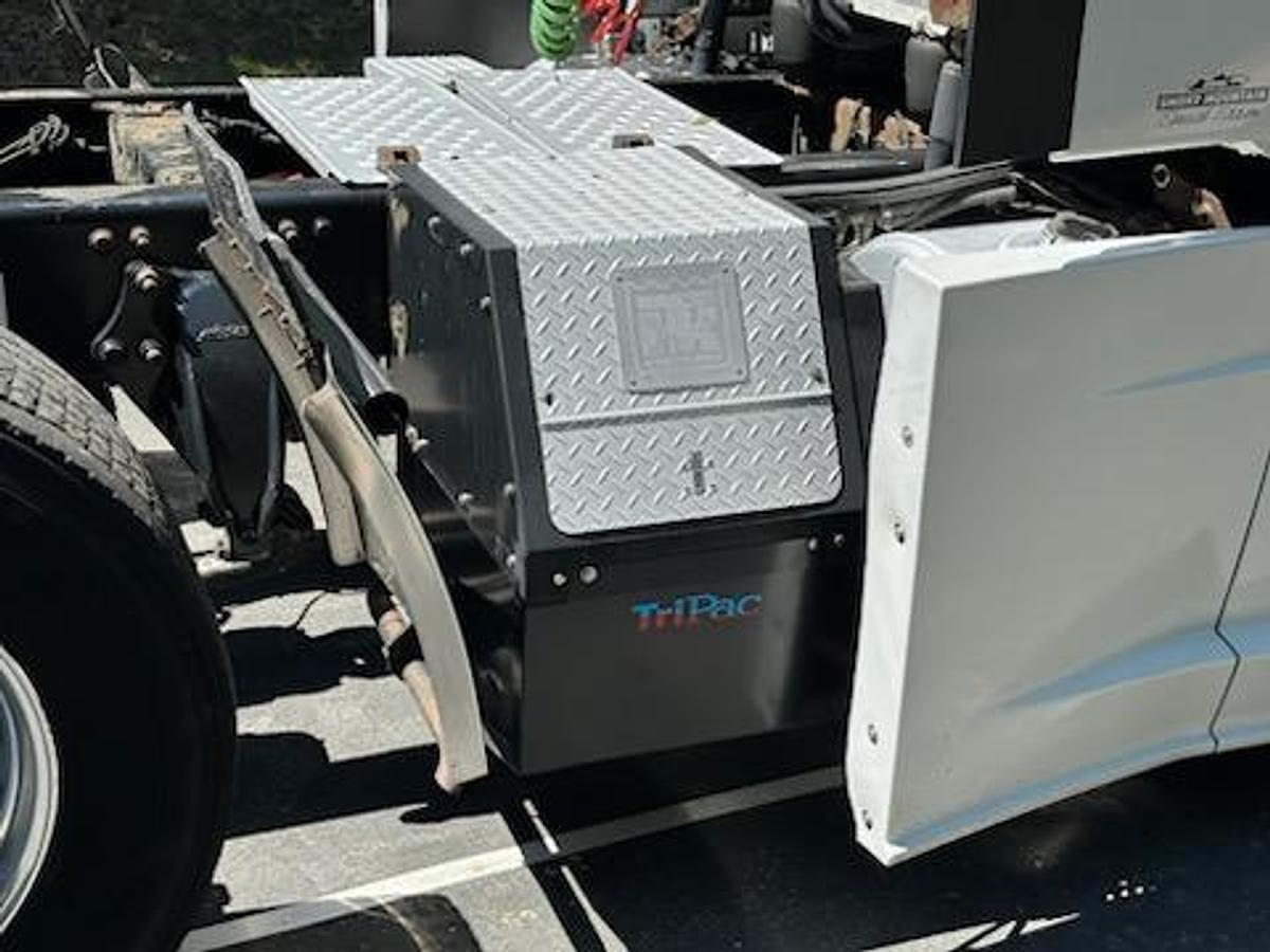 Used 2013 Freightliner Cascadia 125