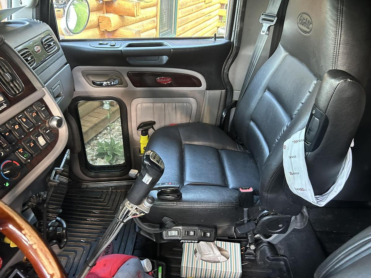 Used 2020 Peterbilt 389 Sleeper Semi Truck