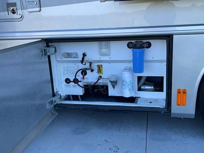 Used 2007 Fleetwood Revolution LE 40E