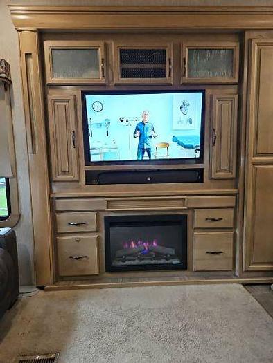 Used 2016 Redwood RW38RL