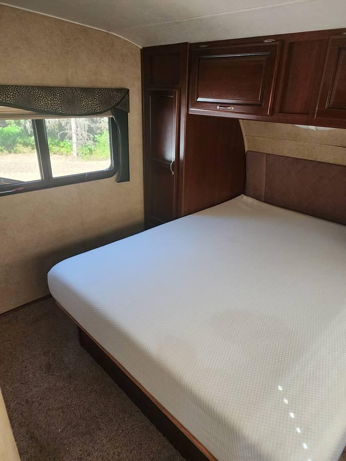 Used 2014 Evergreen Amped M28FS Toyhauler