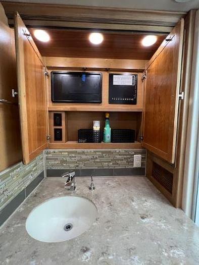 Used 2018 Tiffin Motorhomes Phaeton 37BH