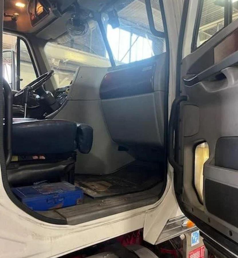 Used 2006 Freightliner Coronado