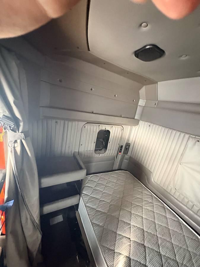 Used 2013 Kenworth T660