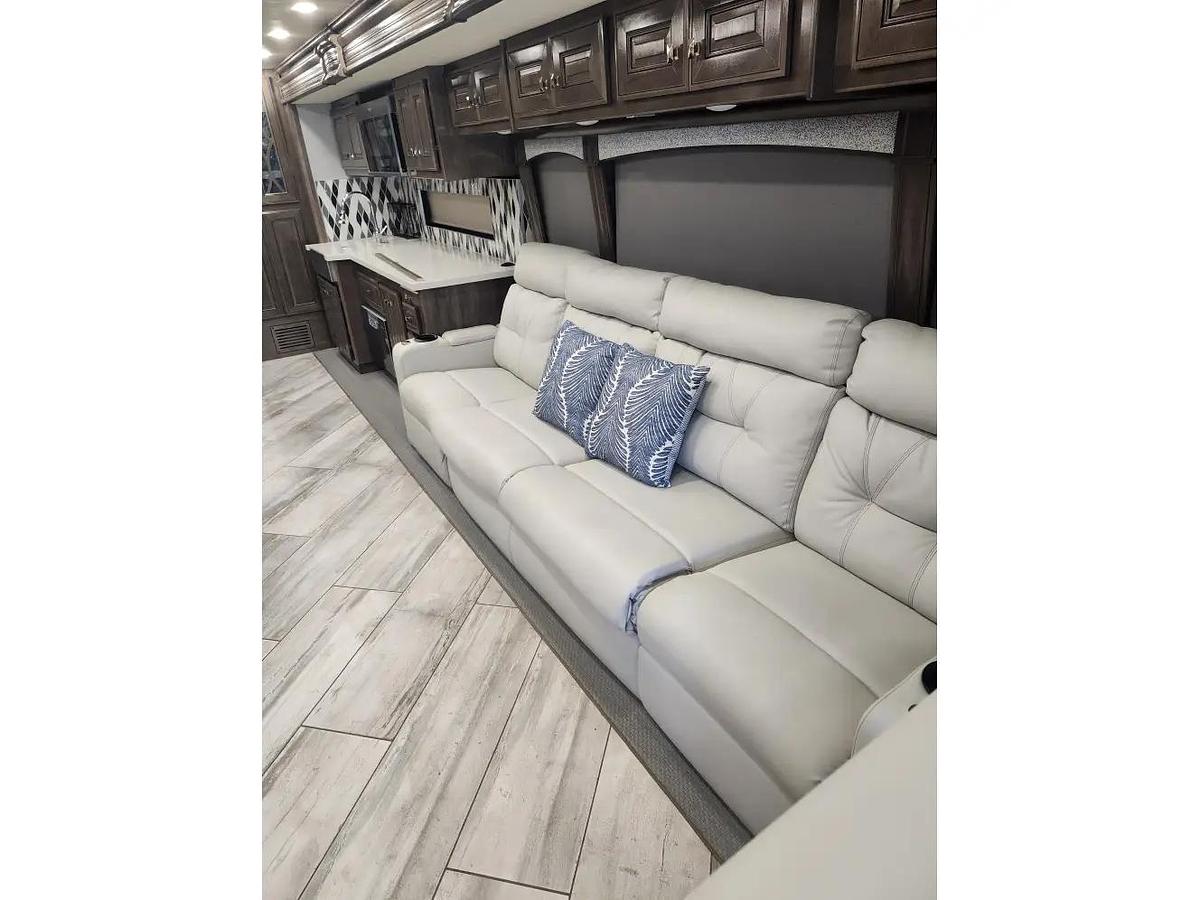 Used 2022 Fleetwood Discovery Lxe 44s