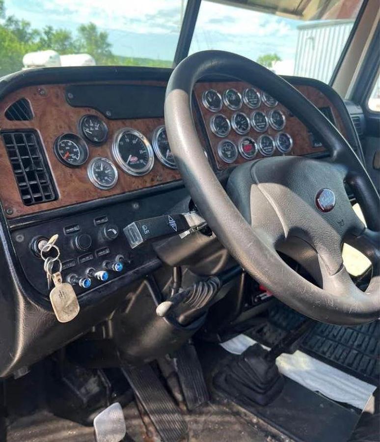 Used 2003 Peterbilt 379 Day Cab Semi Truck