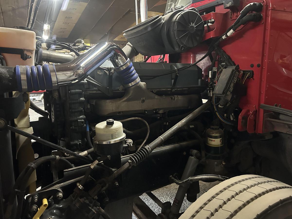 Used 2016 Peterbilt 386 Conventional Sleeper Semi