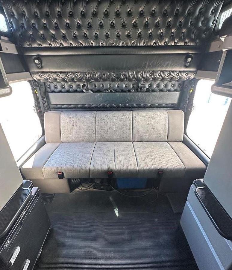 Used 2019 Kenworth W900