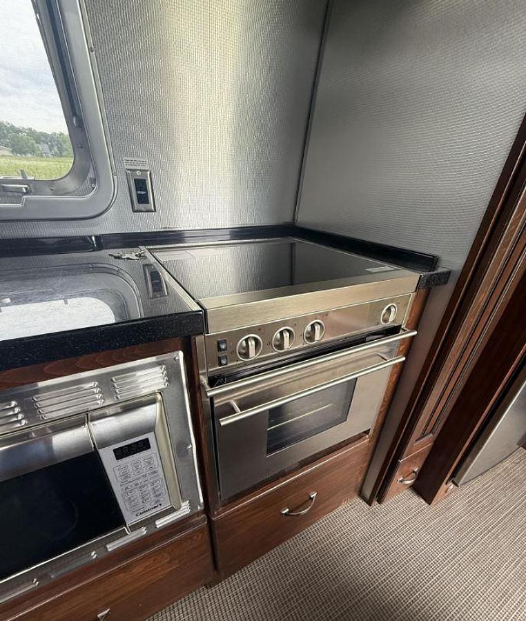 Used 2018 Airstream Classic 33FB