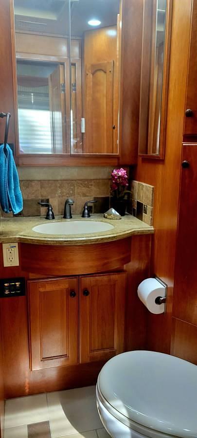 Used 2009 Country Coach Allure 470