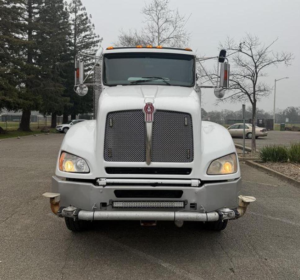 Used 2012 KENWORTH T440 Water Tank Truck