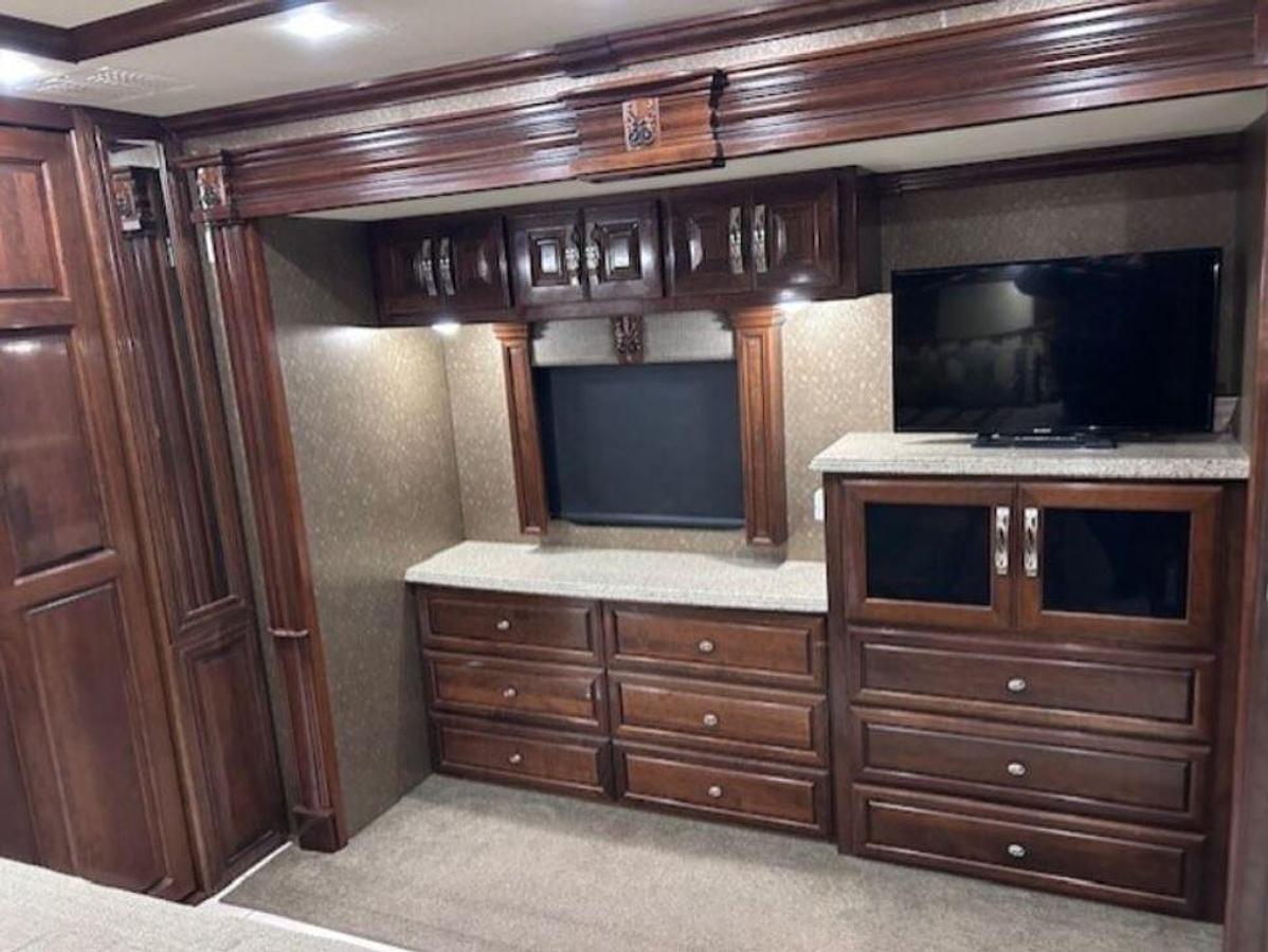 Used 2017 American Coach American Dream 45T
