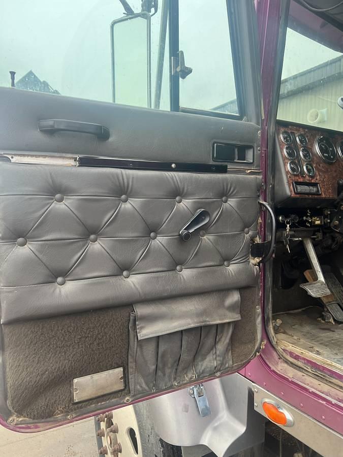 Used 1997 INTERNATIONAL 9400 Sleeper Semi Truck