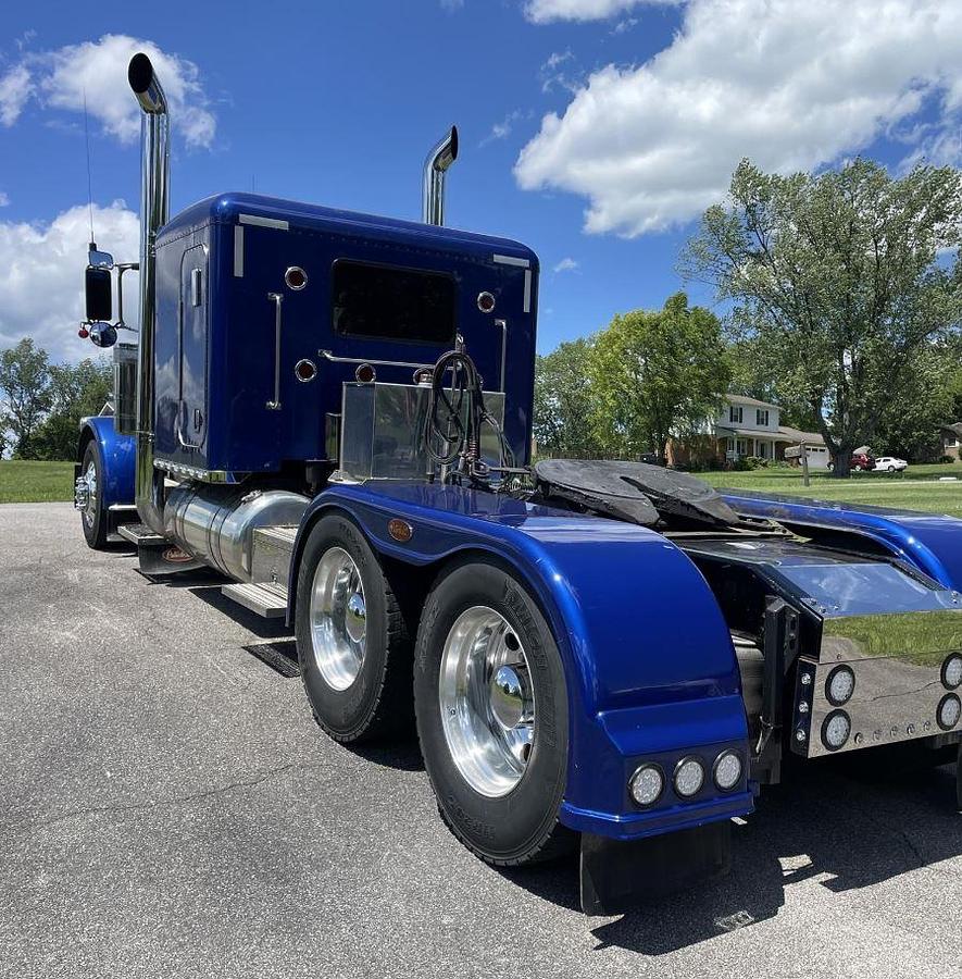 Used 2016 Peterbilt 389 with trailer
