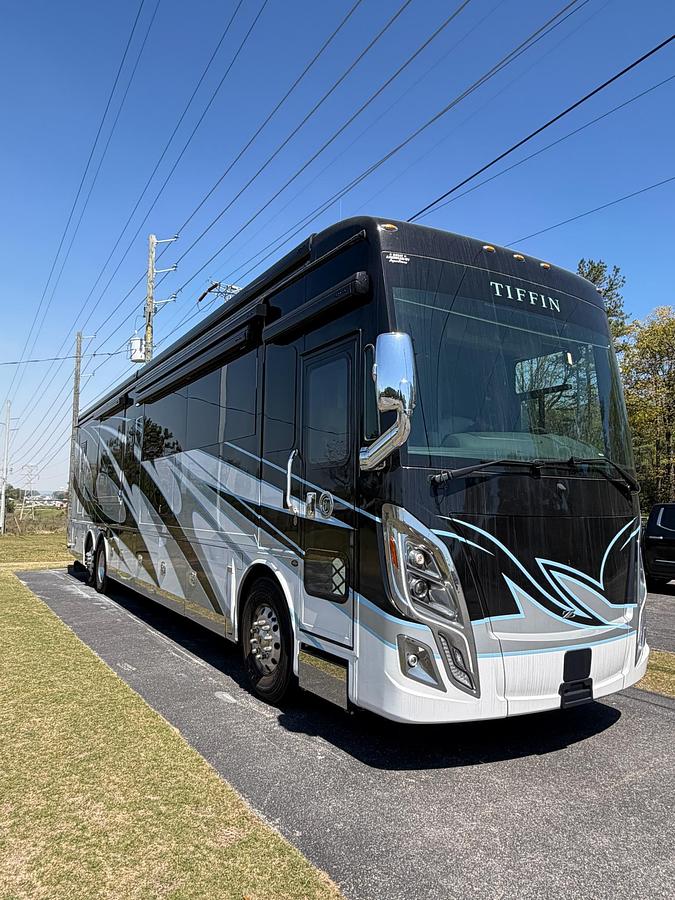 Used 2024 Tiffin Zephyr 45FZ