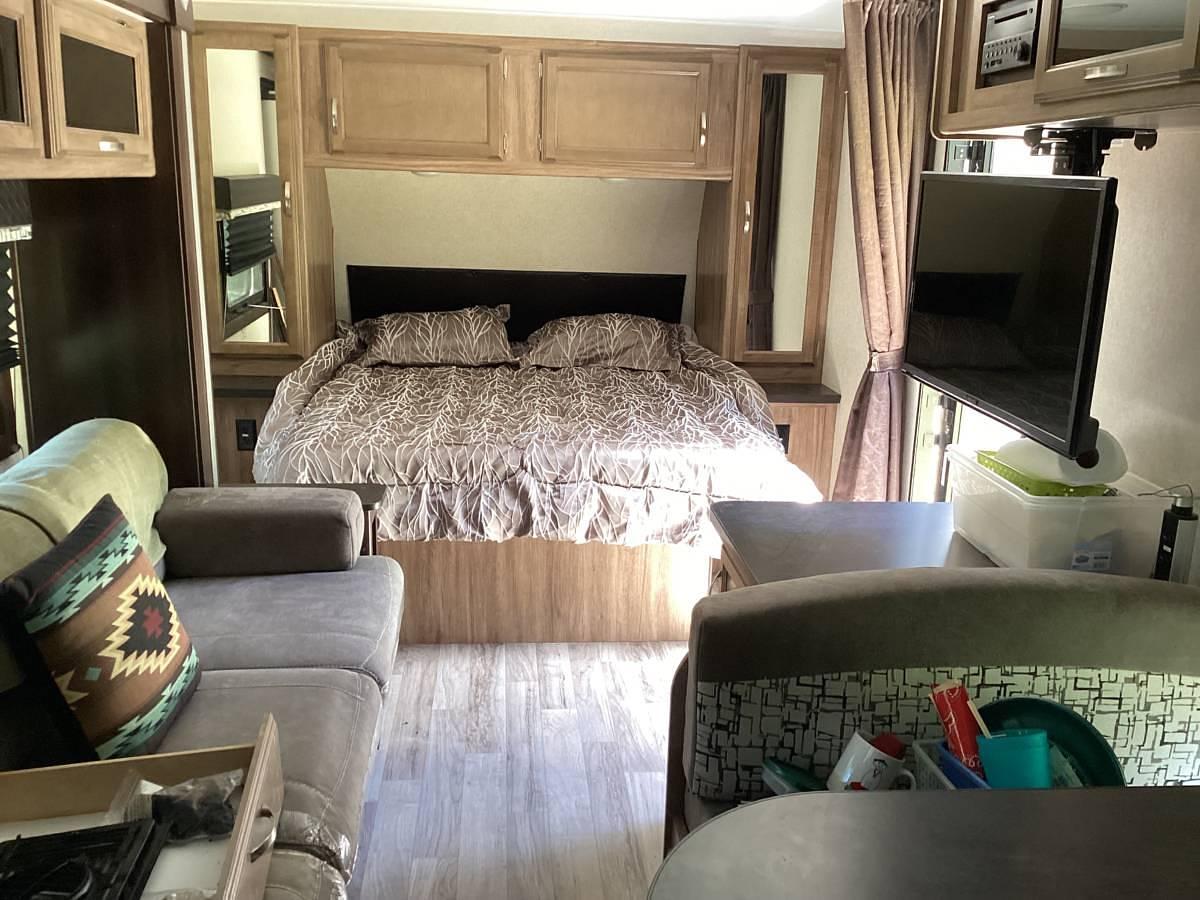 Used 2019 Jayco Feather