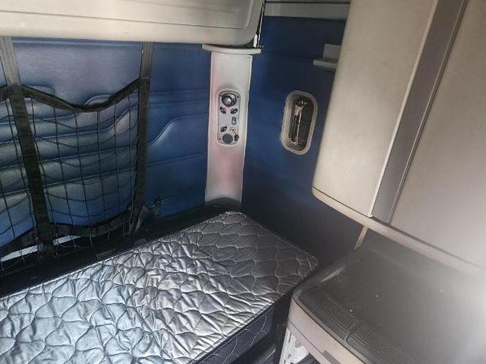 Used 2004 Freightliner COLUMBIA 120