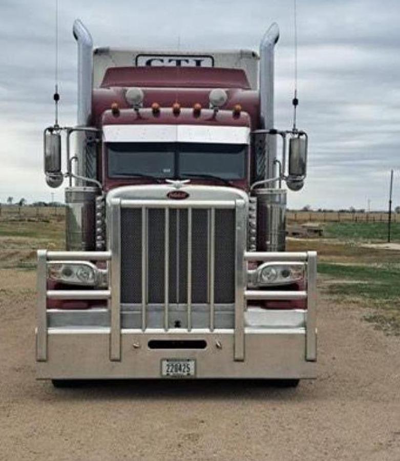 Used 2020 Peterbilt 389 Sleeper Truck