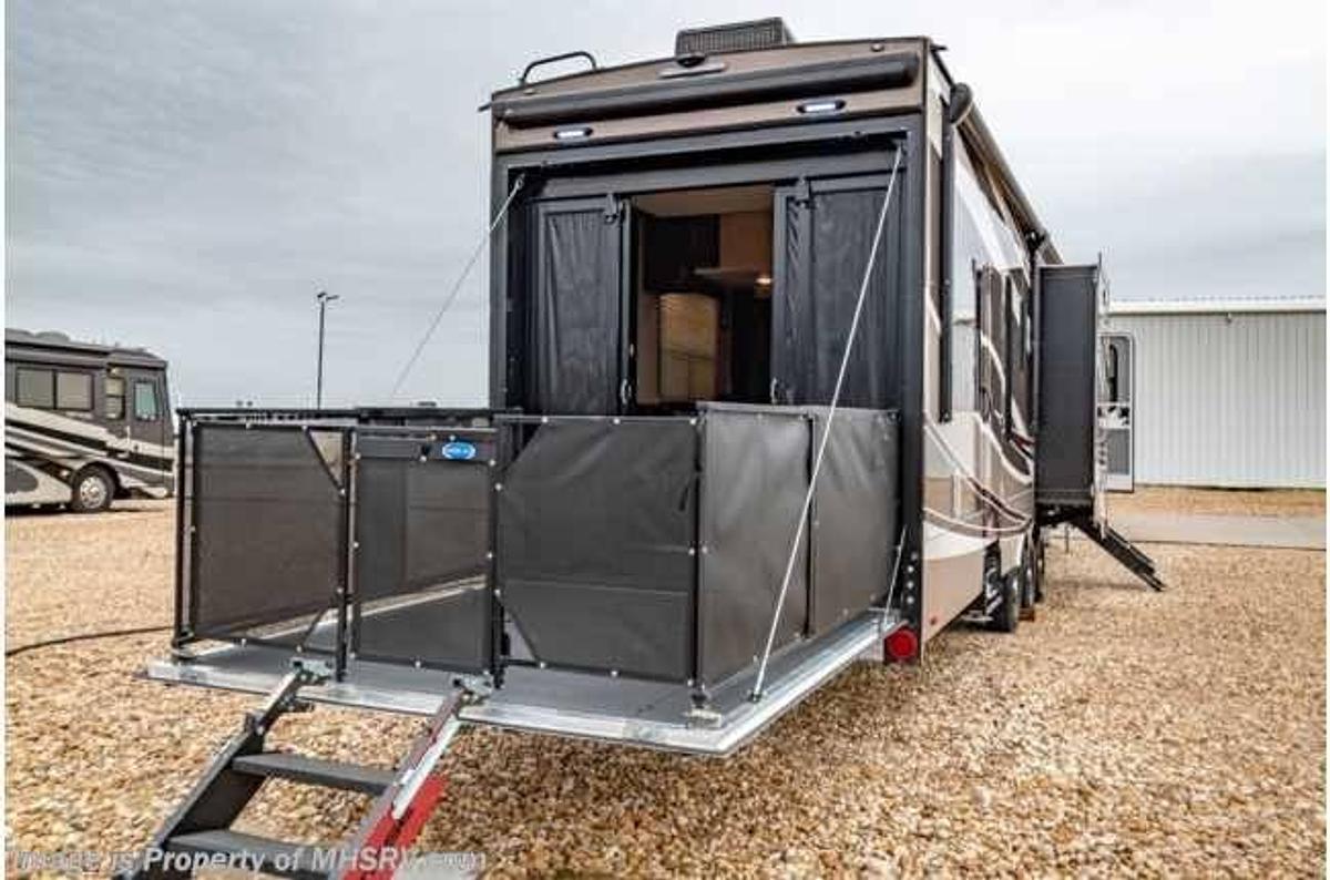 Used 2017 Dutchmen Voltage Epic V3900
