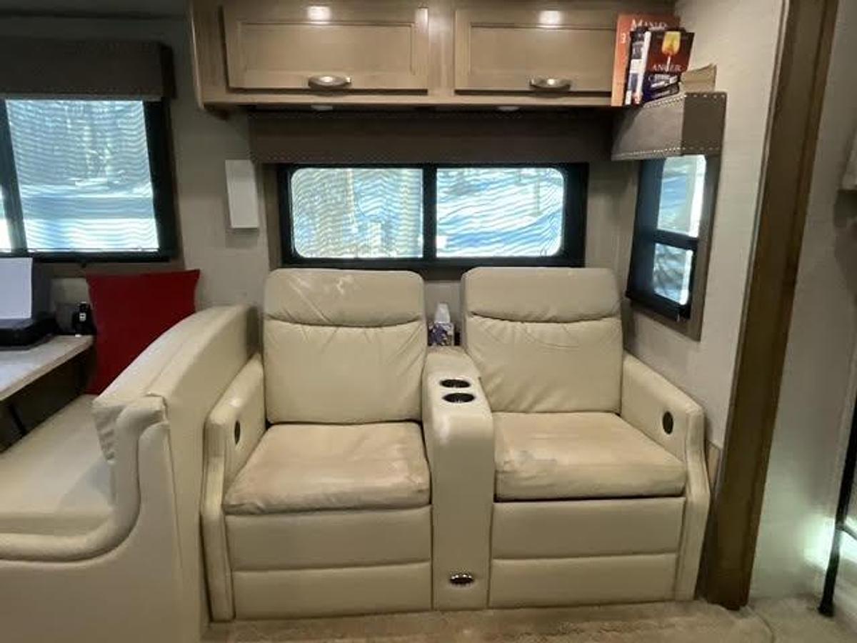 Used 2018 Jayco Seneca 37FS