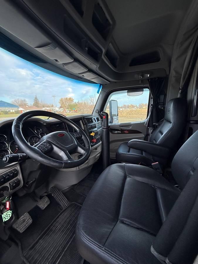 Used 2021 Peterbilt 579