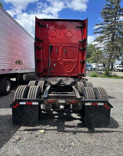 Used 2018 Freightliner Cascadia 125