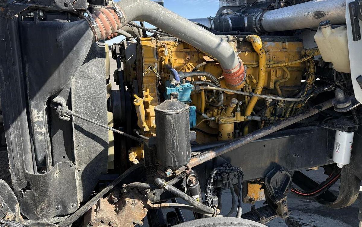 Used 2005 Kenworth W900L Sleeper Semi Truck