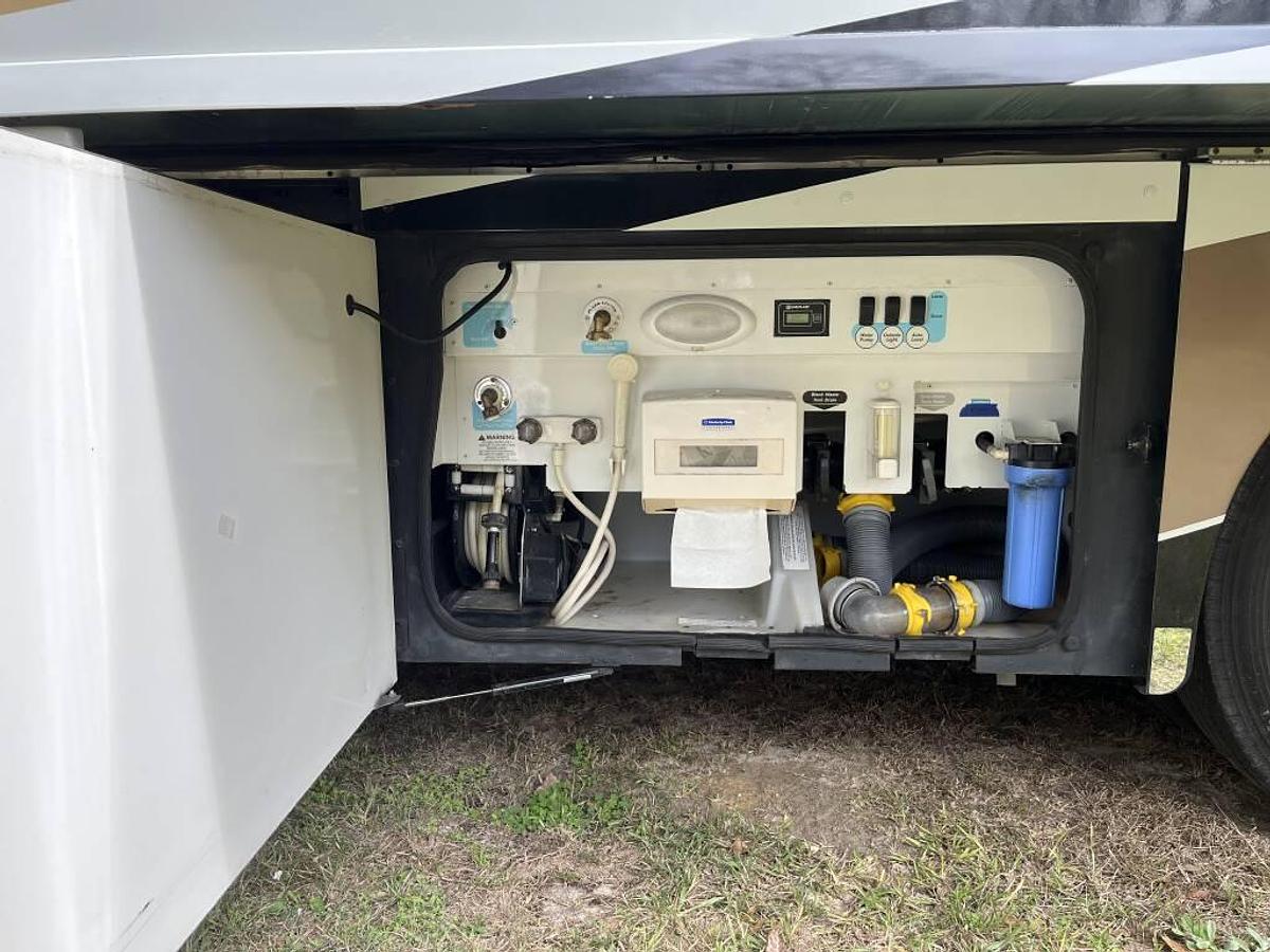 Used 2013 Winnebago Tour 42QD Class A Motorhome