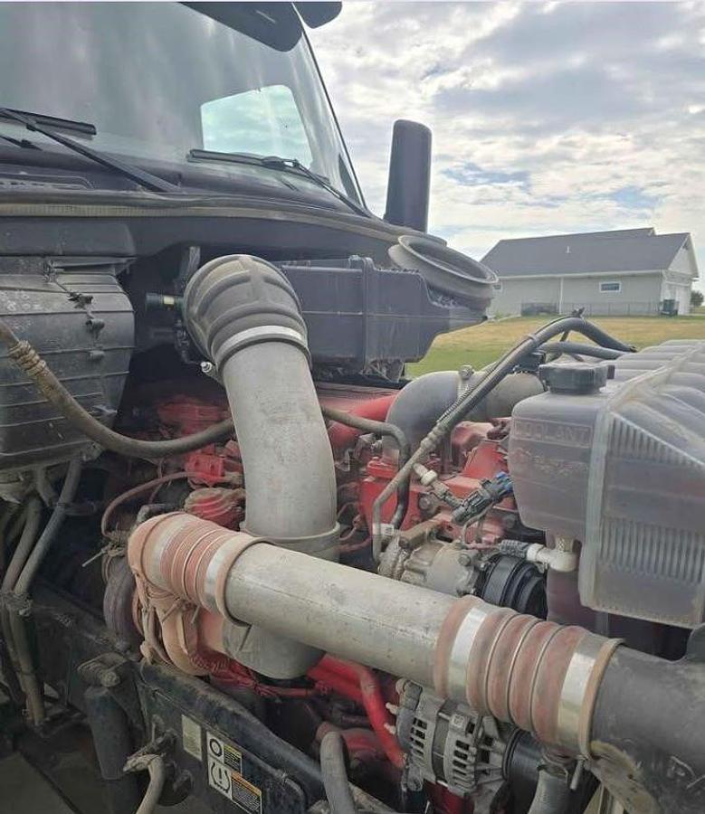 Used 2017 Peterbilt 579 Sleeper Semi Truck