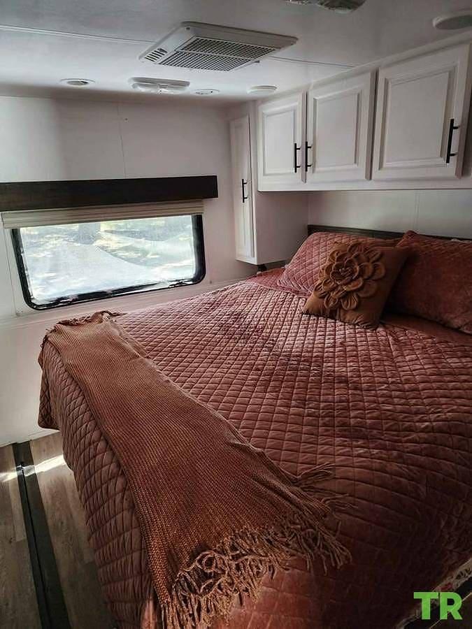 Used 2014 Thor Motor Coach Challenger 37KT
