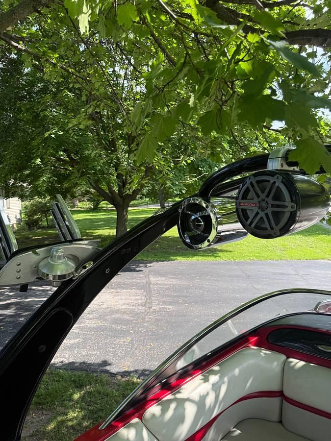 Used 2008 Malibu Wakesetter Ski Boat