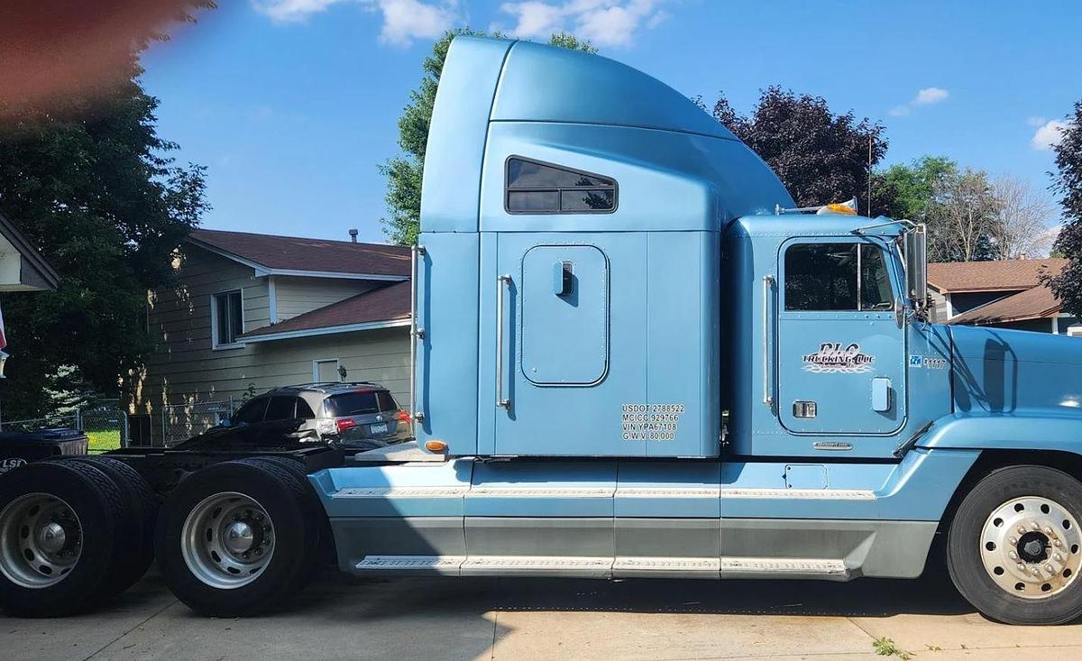 Used 1999 FREIGHTLINER FLD120 Conventional Sleeper Semi