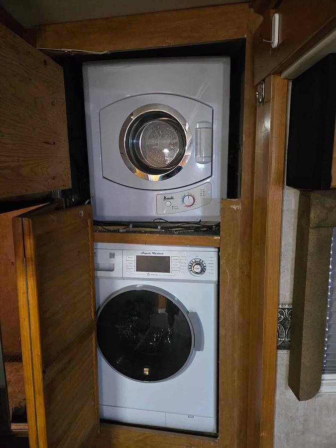 Used 2006 Fleetwood Discovery 39V