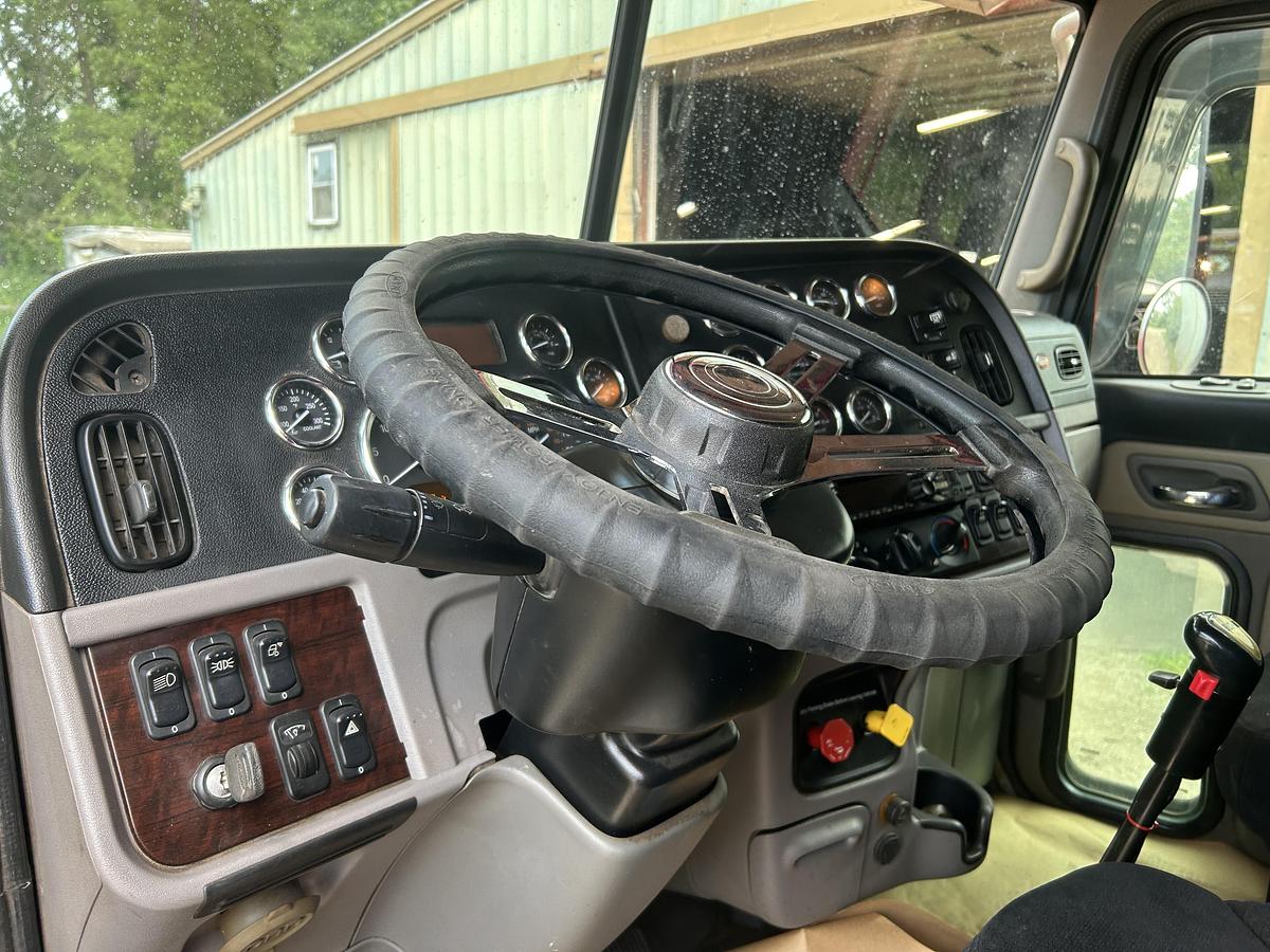 Used 2016 Peterbilt 386 Conventional Sleeper Semi