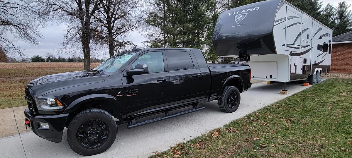 Used 2023 Vanleigh Vilano 320GK Fifth Wheel