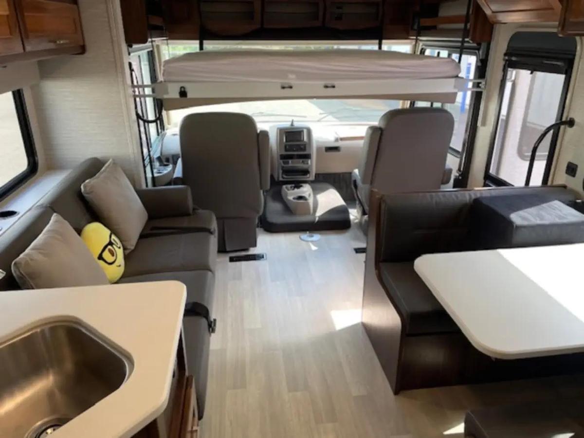 Used 2020 Winnebago Vista 29V