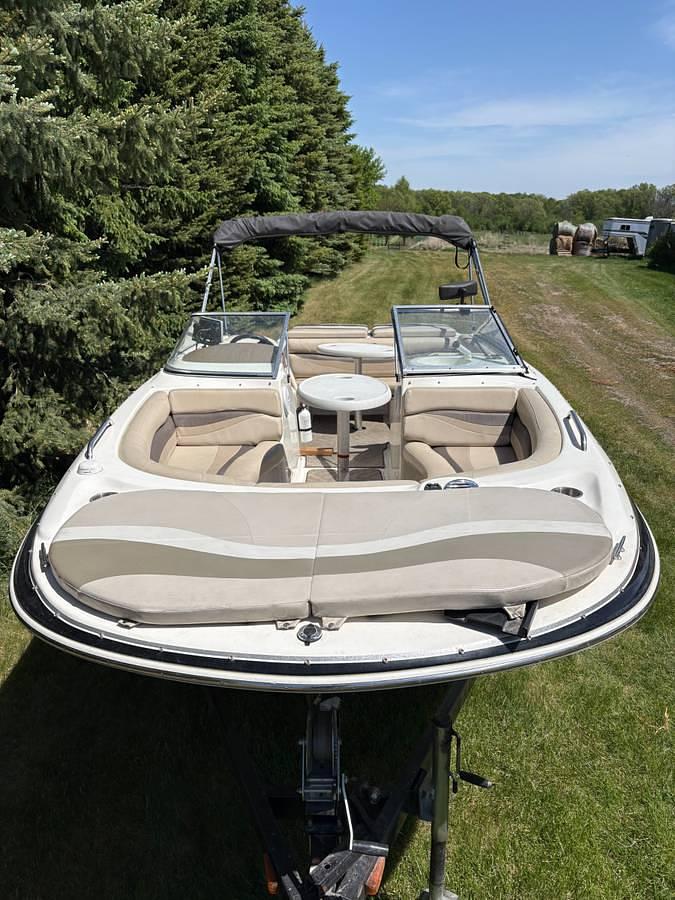 Used 2006 Larson Escape 204