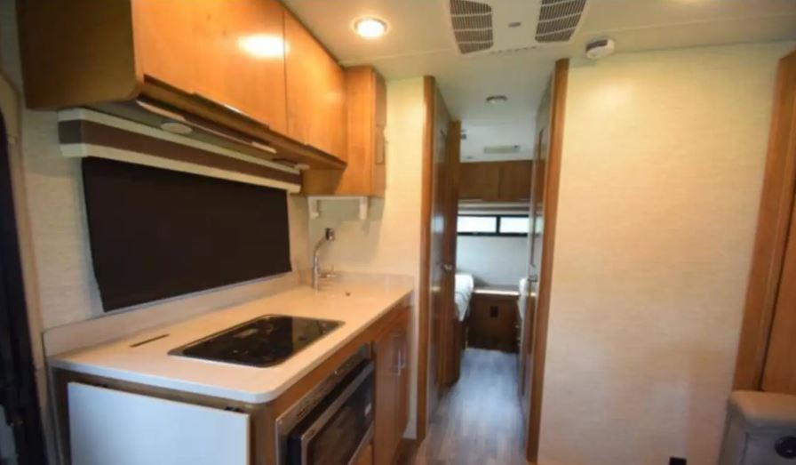 Used 2020 Tiffin Wayfarer 24TW